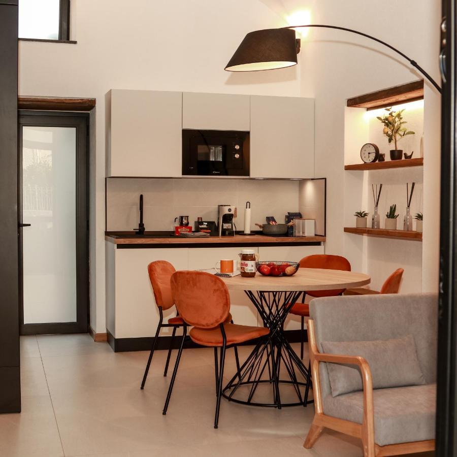 Dislocati Bnb - Jacuzzi Privata - Cucina - Tv60" - Minimal Luxury Marigliano Exterior photo