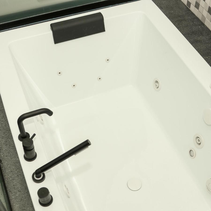 Dislocati Bnb - Jacuzzi Privata - Cucina - Tv60" - Minimal Luxury Marigliano Exterior photo