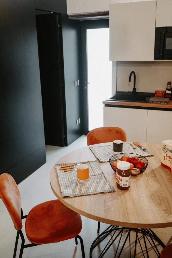 Dislocati Bnb - Jacuzzi Privata - Cucina - Tv60" - Minimal Luxury Marigliano Exterior photo