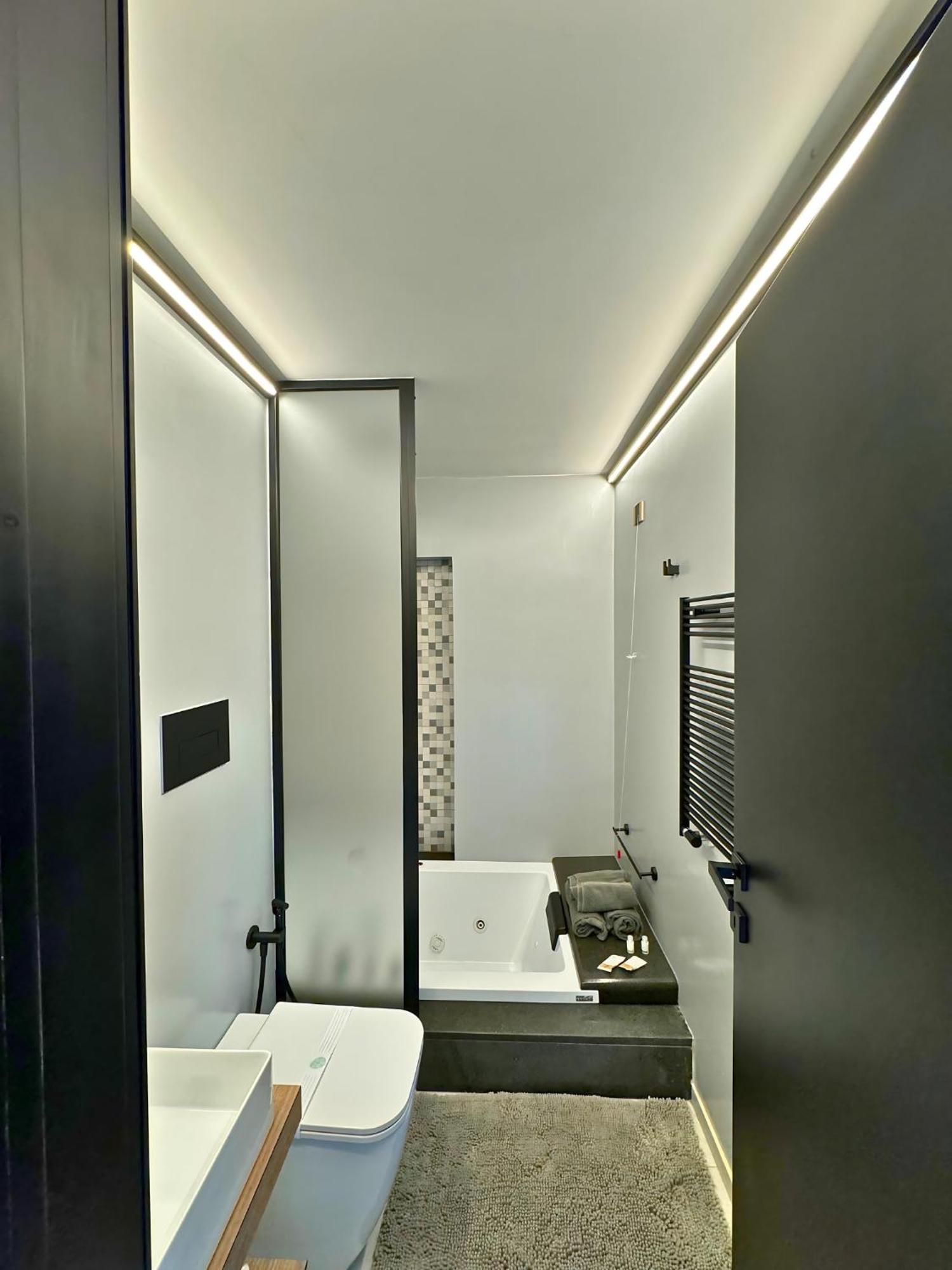 Dislocati Bnb - Jacuzzi Privata - Cucina - Tv60" - Minimal Luxury Marigliano Exterior photo