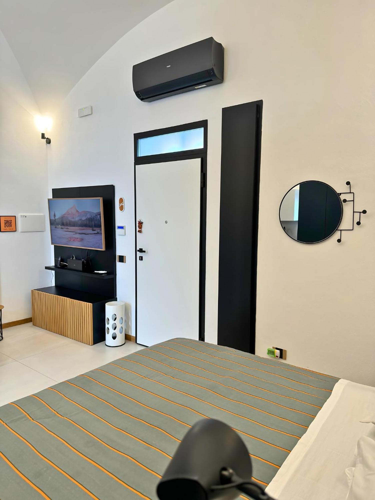 Dislocati Bnb - Jacuzzi Privata - Cucina - Tv60" - Minimal Luxury Marigliano Exterior photo