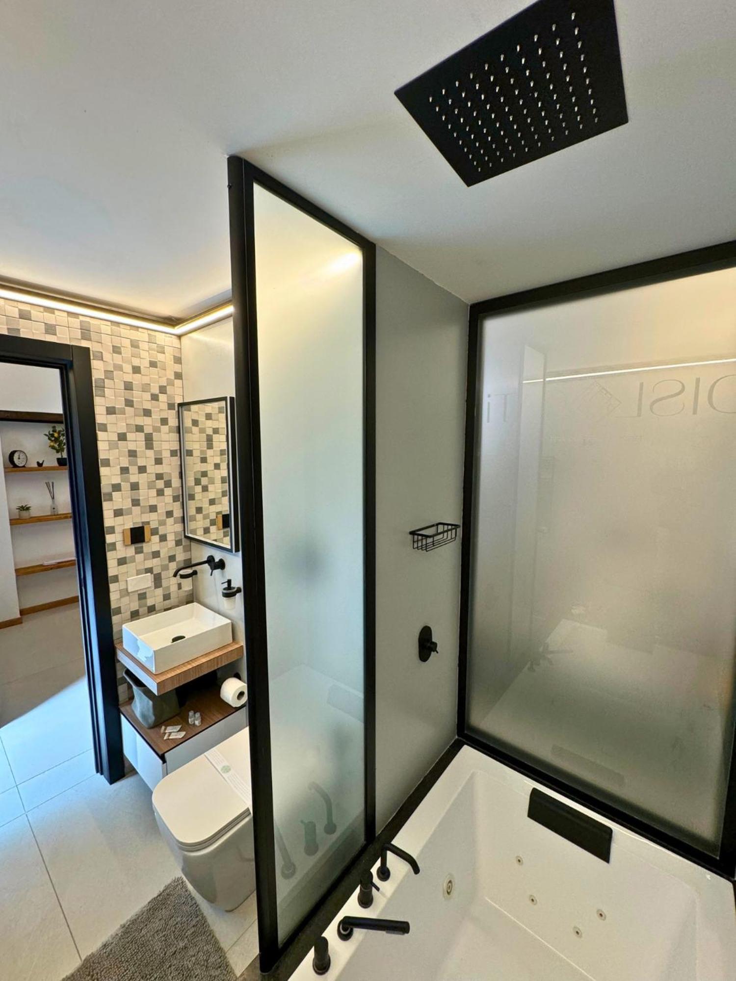 Dislocati Bnb - Jacuzzi Privata - Cucina - Tv60" - Minimal Luxury Marigliano Exterior photo